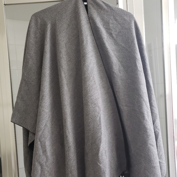 Shawl - Picture 2 of 2